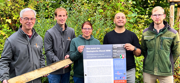 Gruppenfoto von unseren Geo-Fachleuten: (v. l. n. r.) Andreas, Stefan, Stefanie, Nawras, Bastian